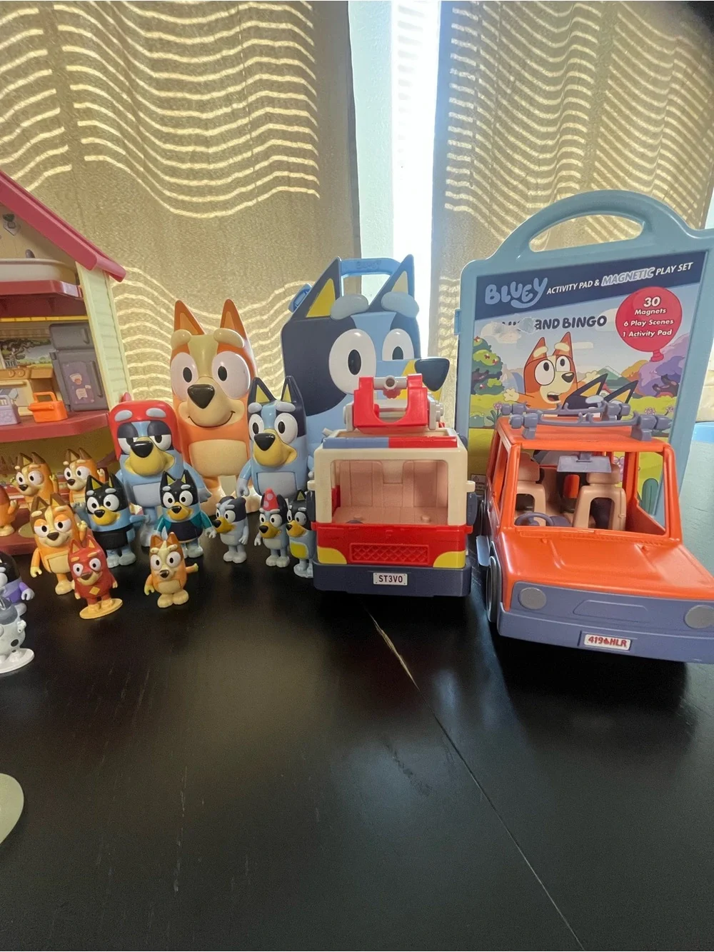 Bluey Playhouse & Figures Set - Pink and Yellow Playhouse with Vehicles